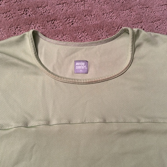 Moving Comfort exercise top. XL. Short sleeve - Picture 2 of 5